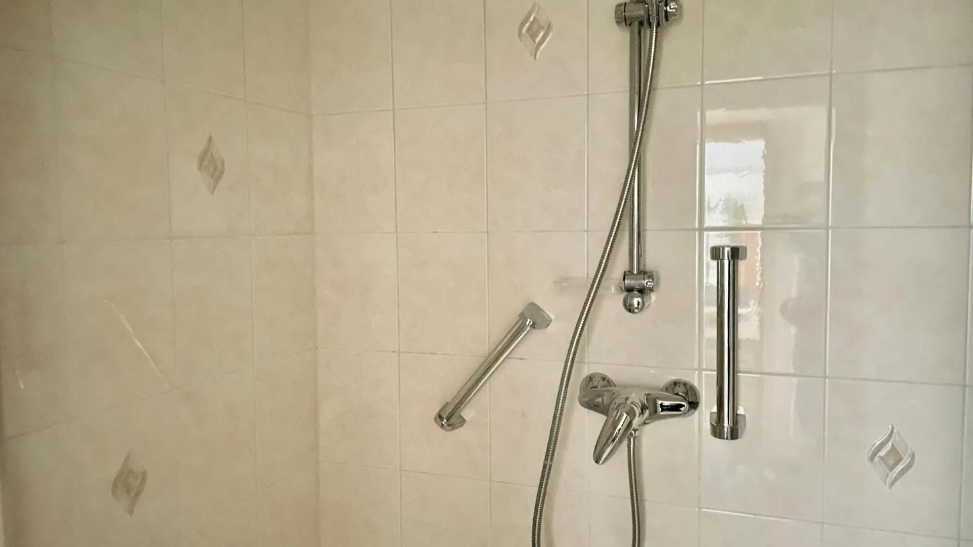 Spacious Flat Near Akh And Metro Apartman Bécs