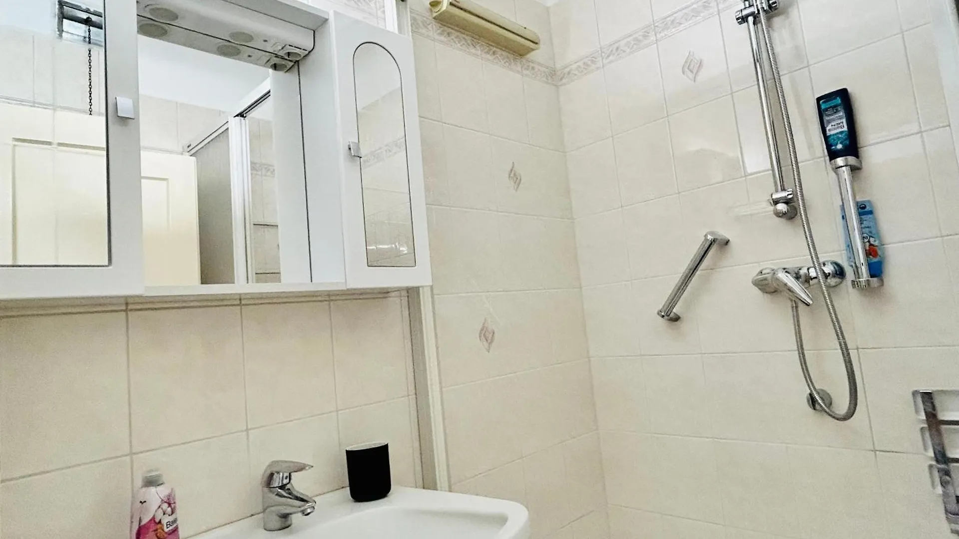 Spacious Flat Near Akh And Metro Apartman Bécs
